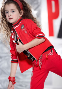 粉紅娜娜品牌童装加盟，国际童装加盟，时尚童装图片